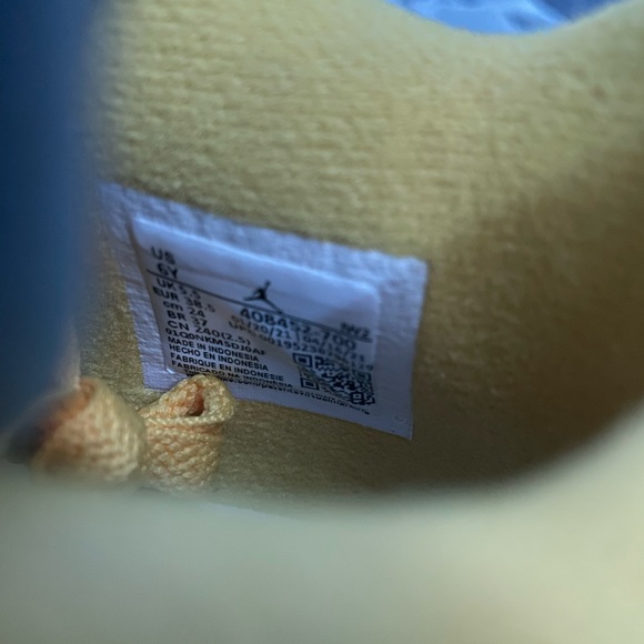 Jordan 4 Lightning Yellow gs size 6 DS - Picture 8 of 11